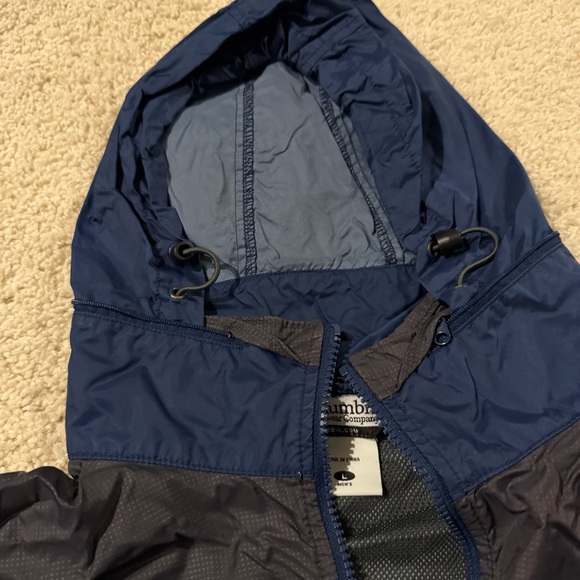 Columbia Men's Navy and Charcoal Windbreaker - Picture 6 of 8